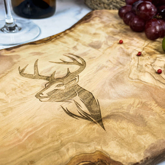 Personalisiertes Schneidebrett aus Olivenholz - Hirsch