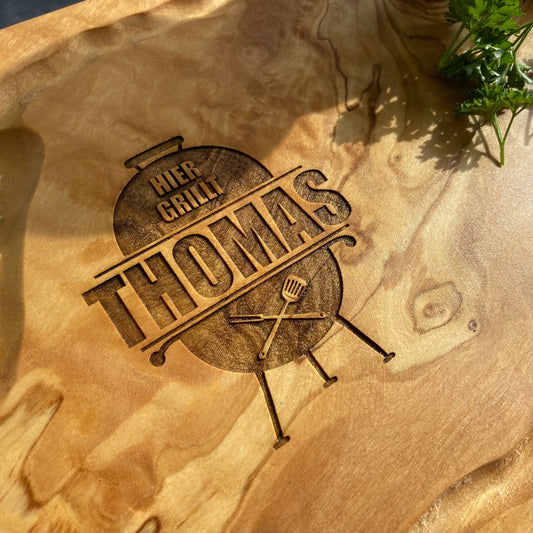 Personalisiertes Schneidebrett aus Olivenholz - Grill mit Namen