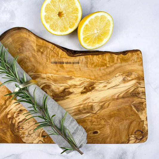 Personalisiertes Schneidebrett aus Olivenholz - Good food good mood - Naturbedacht kaufen