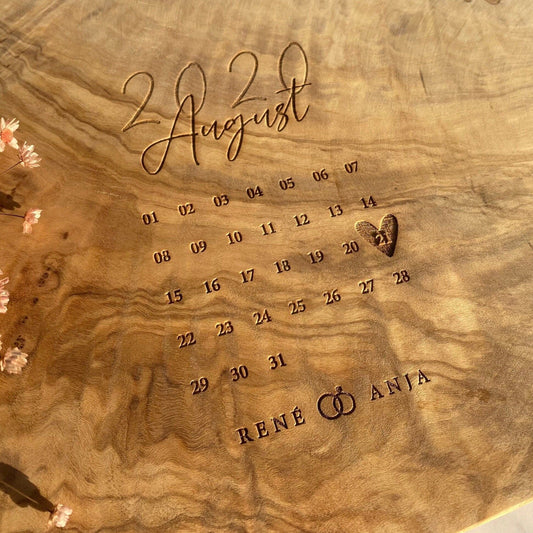 Personalisiertes Schneidebrett aus Olivenholz - Kalender - Naturbedacht kaufen