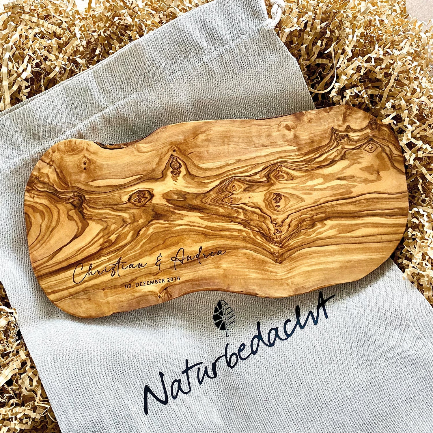Personalisierte Schneidebretter - Holzbrett mit Gravur - Naturbedacht