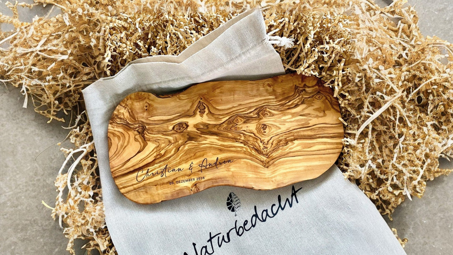 Personalisierte Schneidebretter zur Hochzeit - Naturbedacht