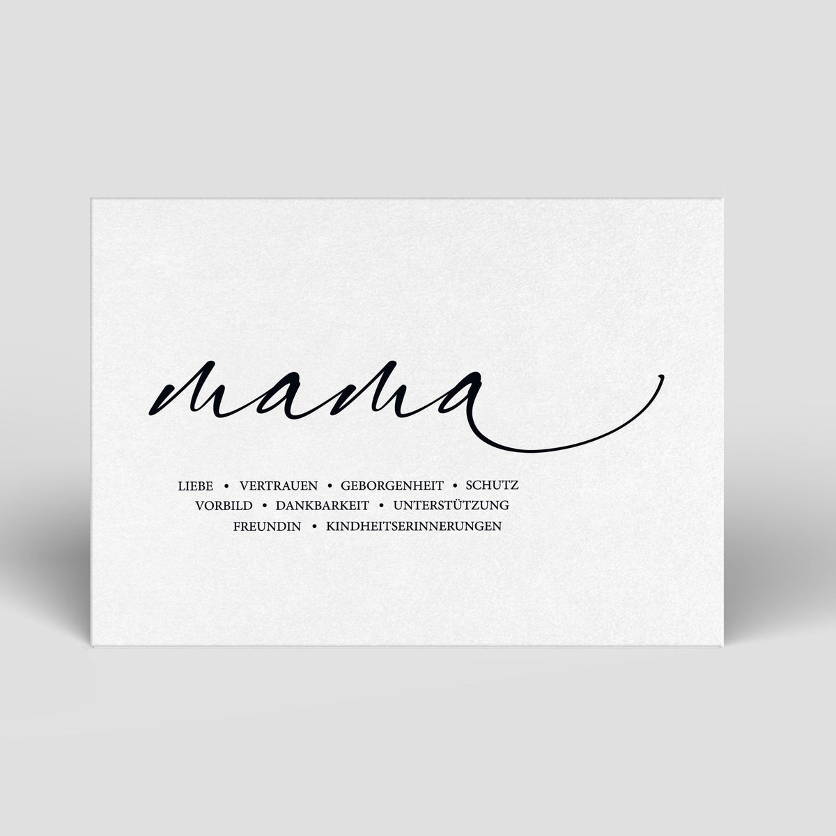 Muttertags-Postkarte mit Schriftzug „mama“ und liebevollen Wortzeilen