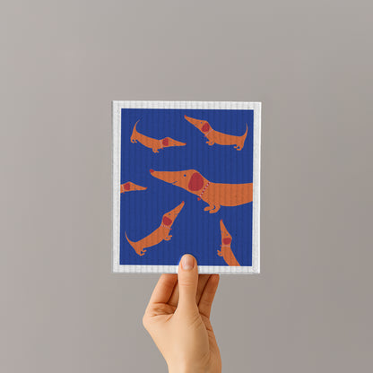 Schwammtuch mit Dackelmotiv, blauem Grund und orangefarbenen Dackeln
