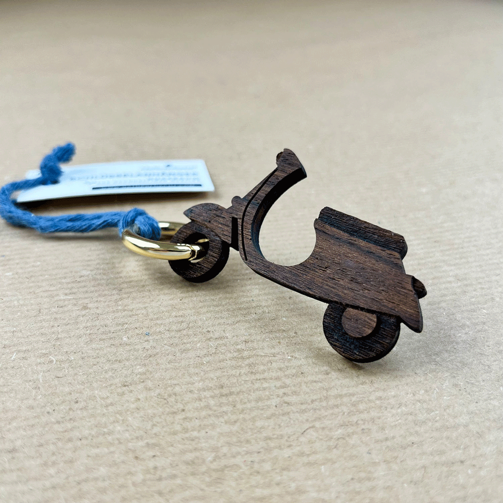 Schlüsselanhänger mit hölzernem Roller-Anhänger und blauem Band, mit Metallring
