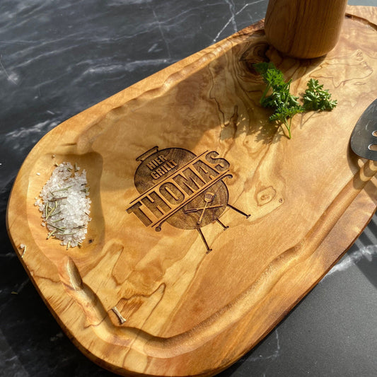Personalisiertes Schneidebrett aus Olivenholz - Grill mit Namen