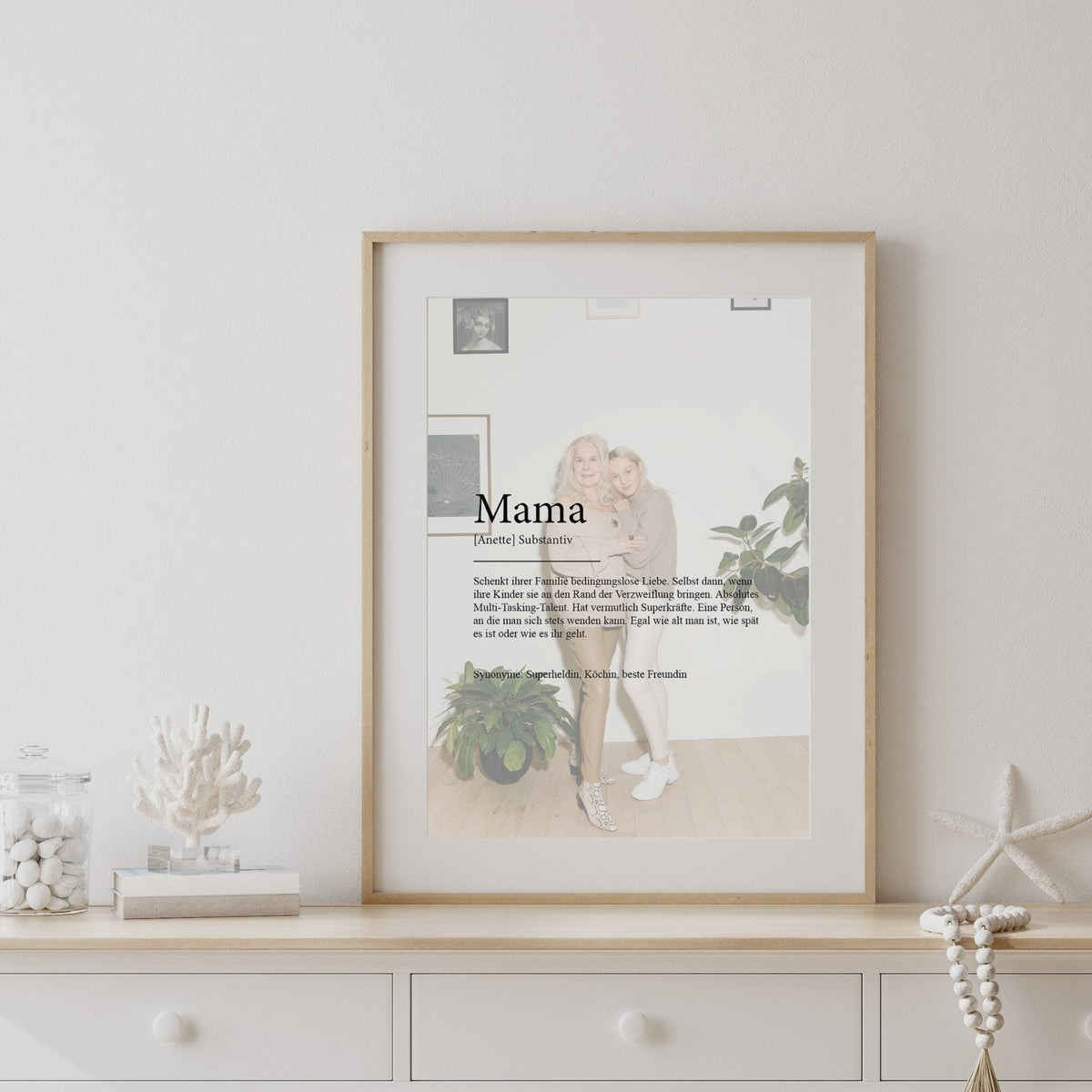 Personalisierter Fotocollage-Poster im Holzrahmen mit Motiv „Mama“ und Foto