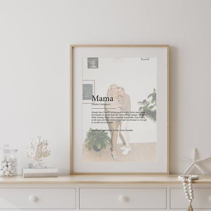 Personalisierter Fotocollage-Poster im Holzrahmen mit Motiv „Mama“ und Foto