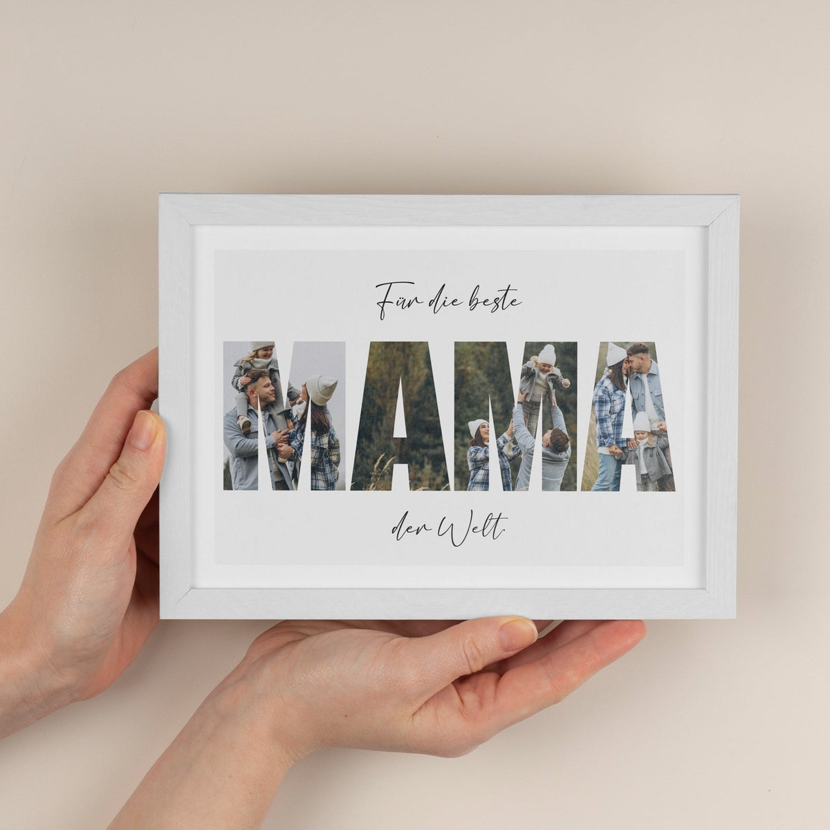 Rahmenposter mit Foto-Motiv „MAMA“ aus Bildern und handschriftlichem Spruch