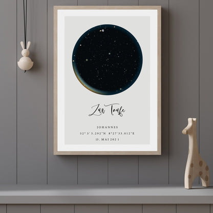 Personalisierte Sternenkarte mit dunklem Sternenhimmel, Handschrift und Koordinaten im Rahmen