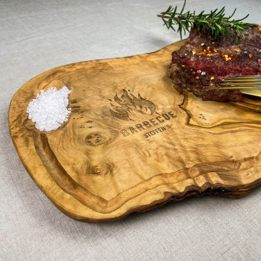 Personalisiertes Schneidebrett aus Olivenholz - Barbecue - Naturbedacht kaufen
