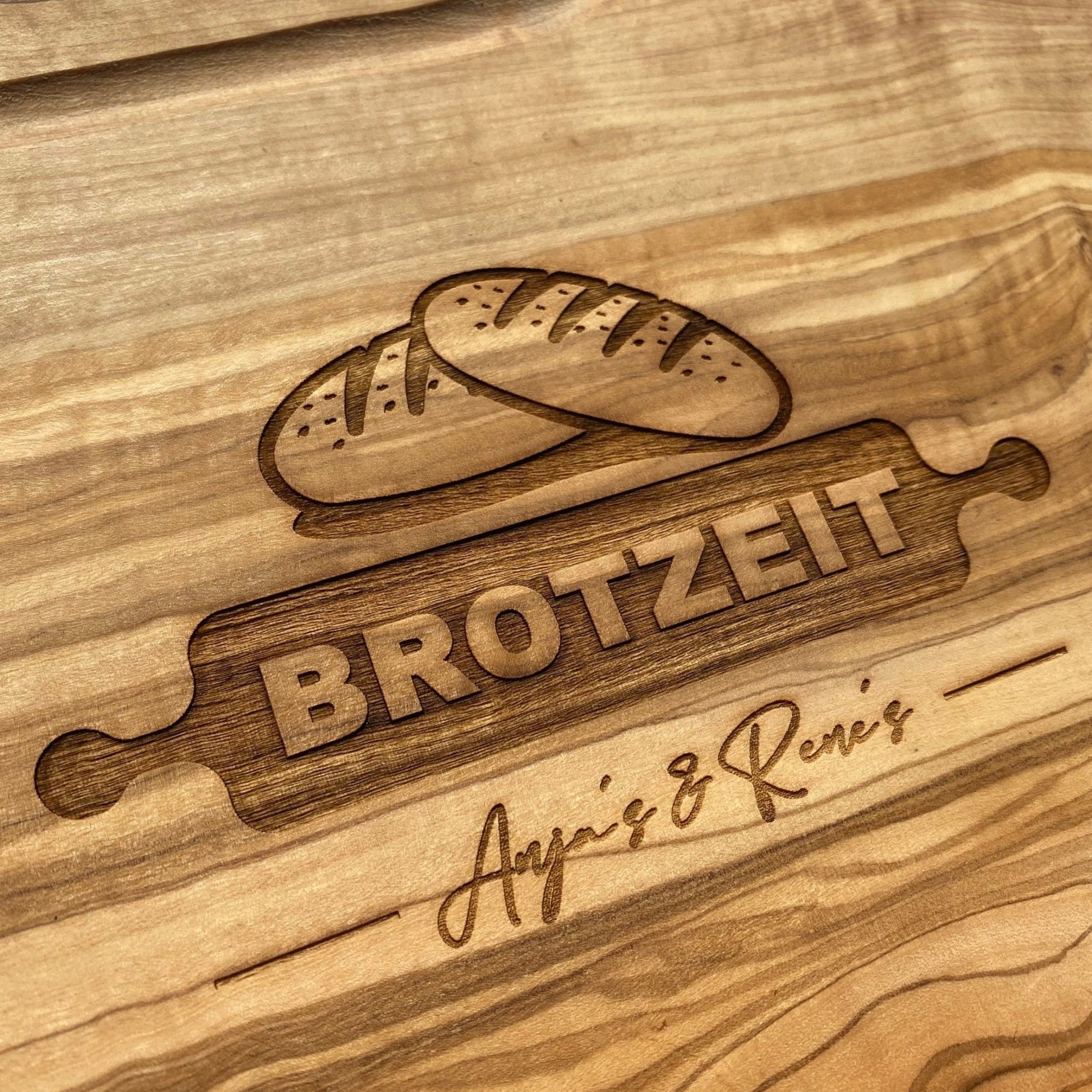 Personalisiertes Schneidebrett aus Olivenholz - Brotzeit - Naturbedacht kaufen