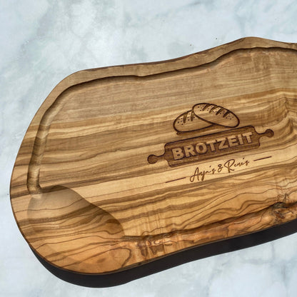 Personalisiertes Schneidebrett aus Olivenholz - Brotzeit - Naturbedacht kaufen