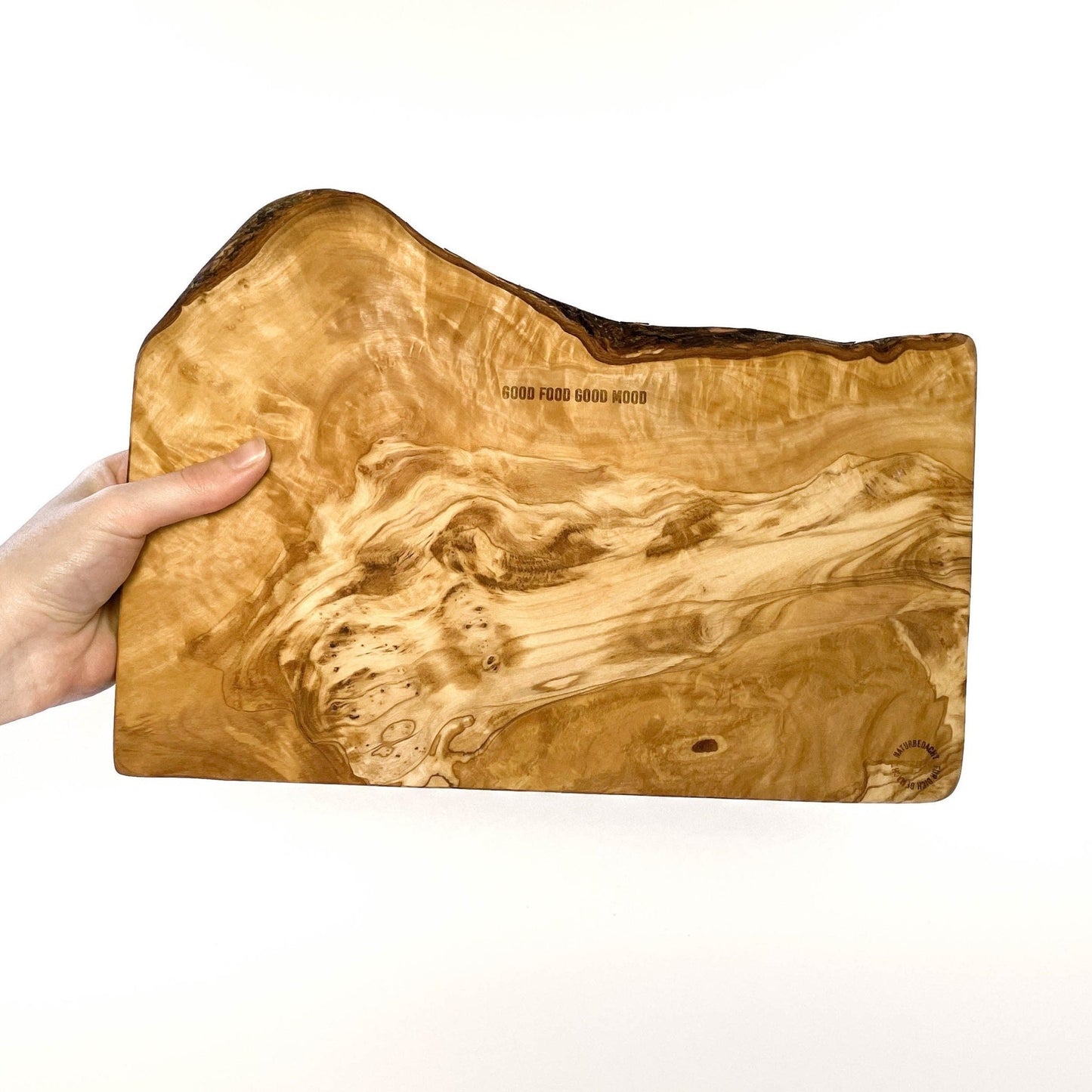 Personalisiertes Schneidebrett aus Olivenholz - Good food good mood - Naturbedacht kaufen