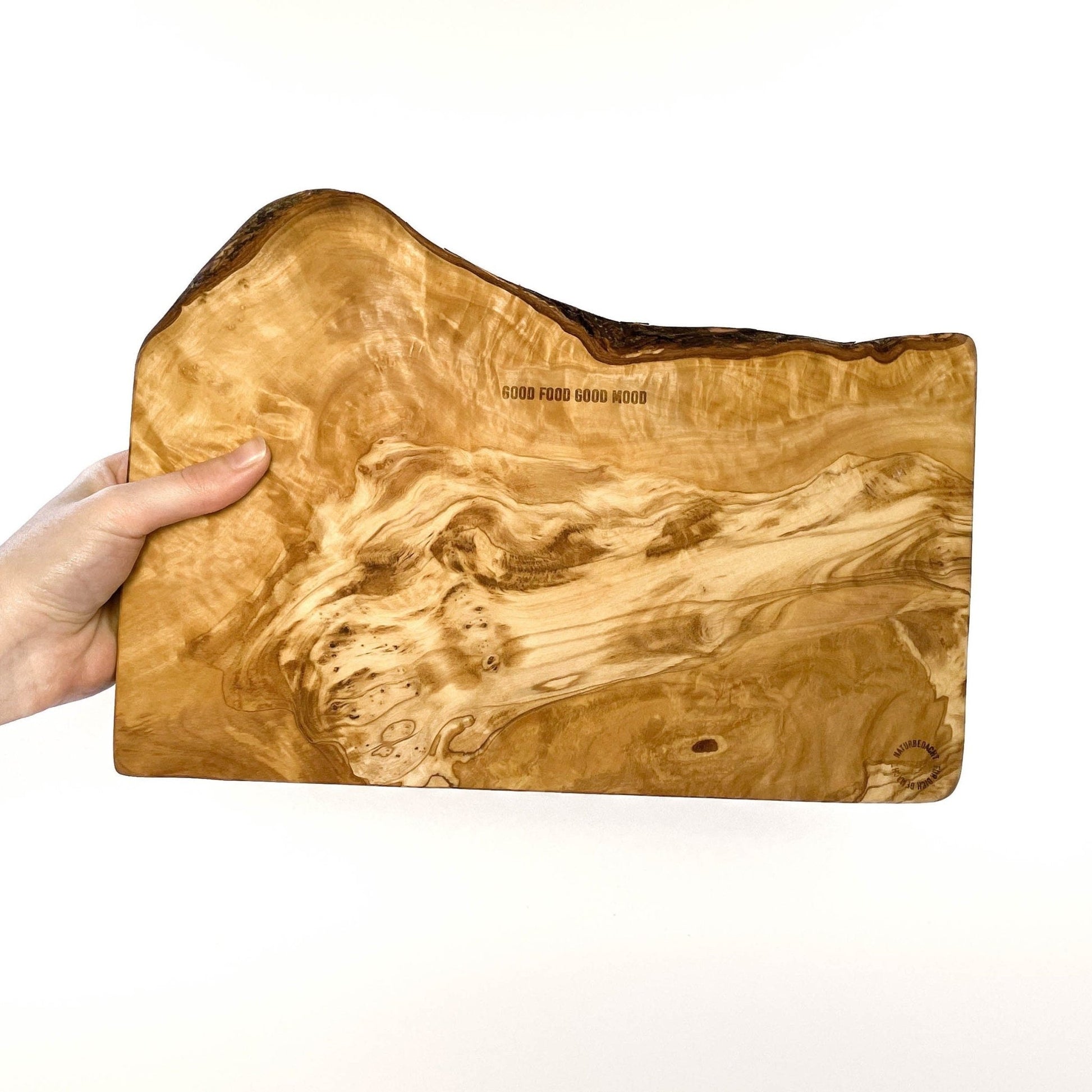 Personalisiertes Schneidebrett aus Olivenholz - Good food good mood - Naturbedacht kaufen