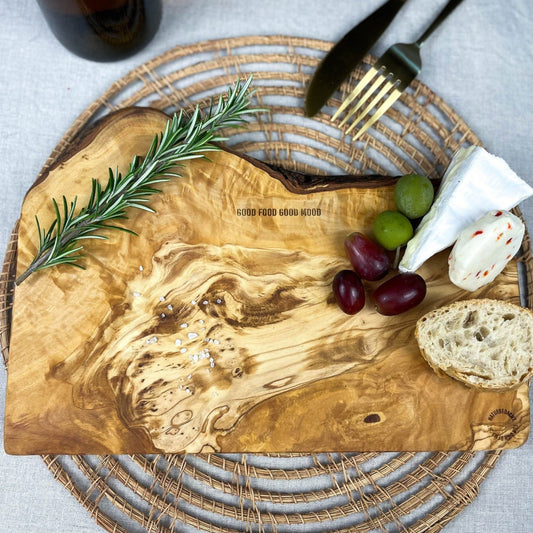 Personalisiertes Schneidebrett aus Olivenholz - Good food good mood - Naturbedacht kaufen