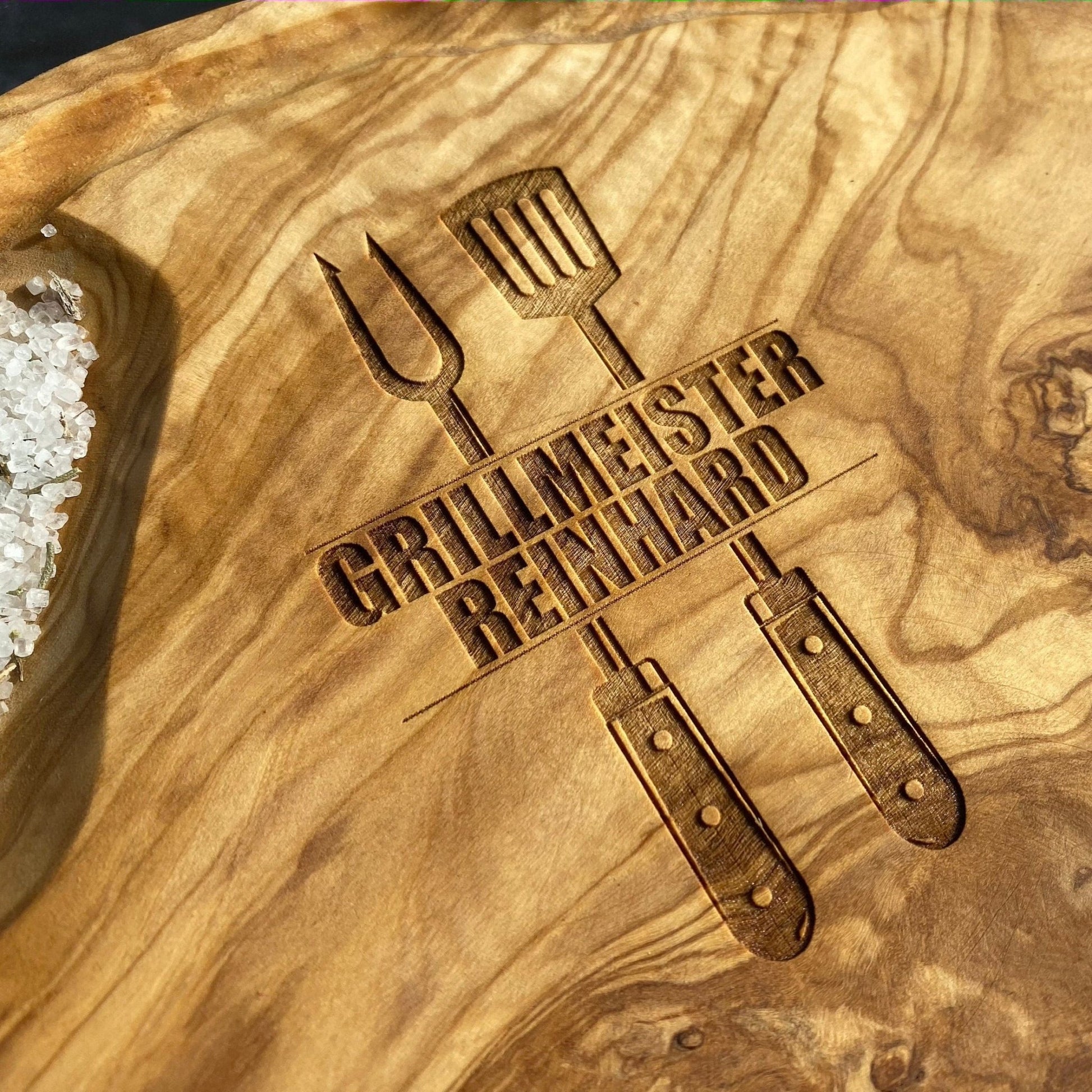 Personalisiertes Schneidebrett aus Olivenholz - Grillbesteck - Naturbedacht kaufen