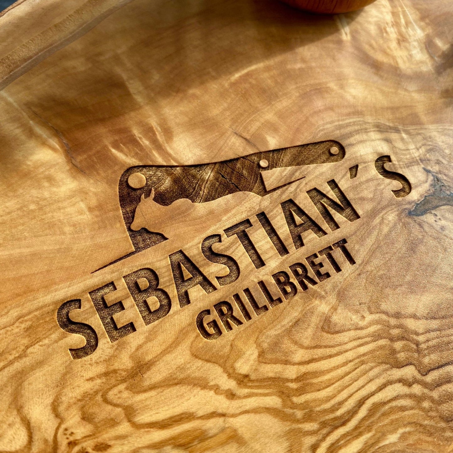 Personalisiertes Schneidebrett aus Olivenholz - Grillbrett - Naturbedacht kaufen