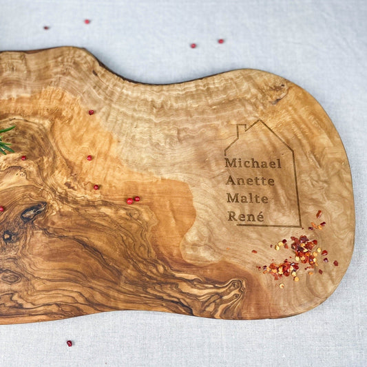 Personalisiertes Schneidebrett aus Olivenholz - Haus mit Namen - Naturbedacht kaufen