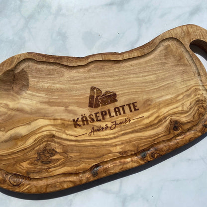 Personalisiertes Schneidebrett aus Olivenholz - Käseplatte - Naturbedacht kaufen